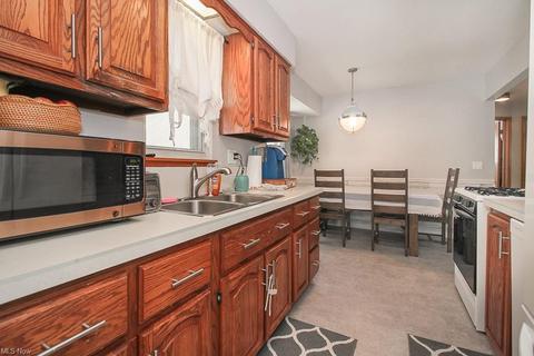 448 Windsor Dr, Elyria, OH 44035 photo 9
