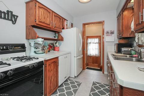 448 Windsor Dr, Elyria, OH 44035 photo 7
