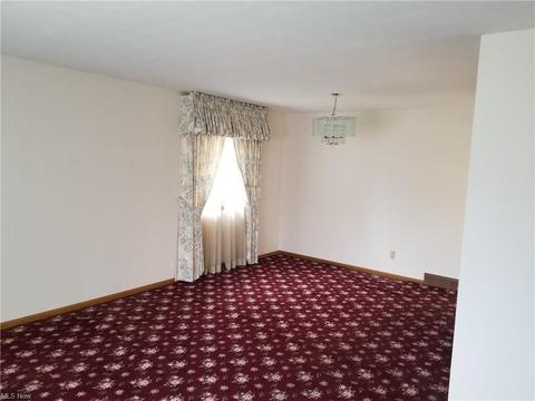 6991 E Parkview Dr, Parma, OH 44134 photo 4