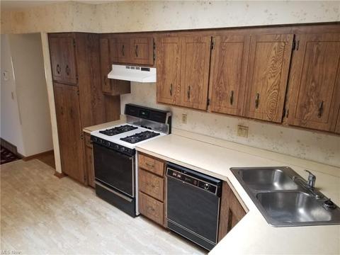 6991 E Parkview Dr, Parma, OH 44134 photo 8