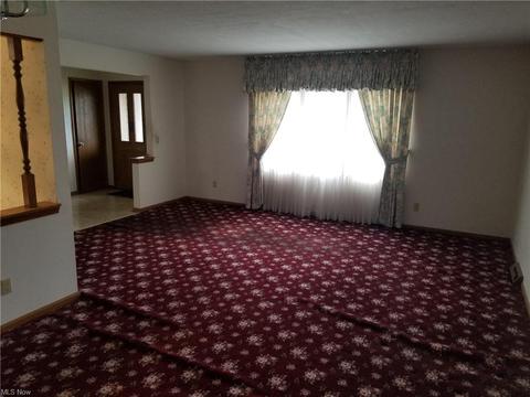 6991 E Parkview Dr, Parma, OH 44134 photo 3