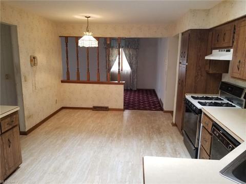 6991 E Parkview Dr, Parma, OH 44134 photo 9
