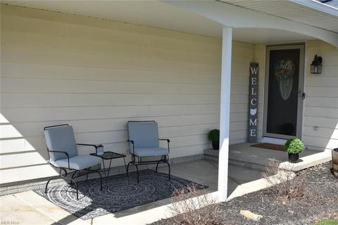 344 Crestview Dr, Elyria, OH 44035 photo 2