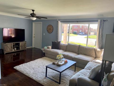 6463 Ridge Rd, Parma, OH 44129 photo 2