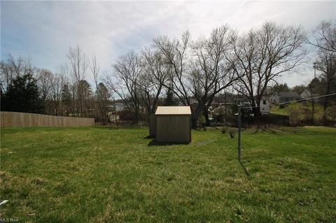 532 Sexton St, Struthers, OH 44471 photo 3