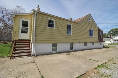 532 Sexton St, Struthers, OH 44471 photo 2