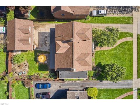 1266 N Howard St, Akron, OH 44310 photo 2