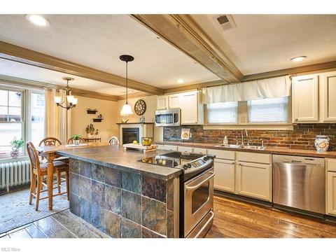 1266 N Howard St, Akron, OH 44310 photo 8