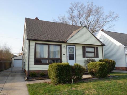 3103 Stanfield Dr, Parma, OH 44134 photo 2