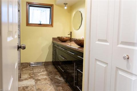 5347 Regency Dr, Parma, OH 44129 photo 10
