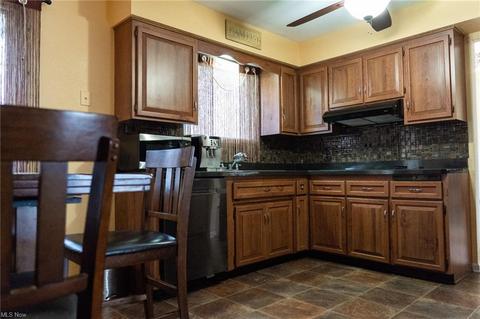 5347 Regency Dr, Parma, OH 44129 photo 4