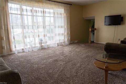 5347 Regency Dr, Parma, OH 44129 photo 6