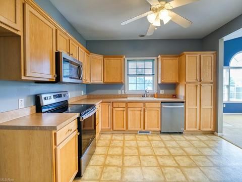 101 Arrow Ct, Elyria, OH 44035 photo 9