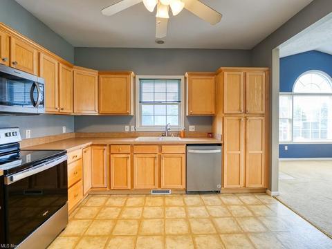 101 Arrow Ct, Elyria, OH 44035 photo 8