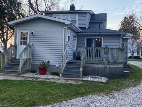 1832 Walnut Blvd, Ashtabula, OH 44004 photo 2
