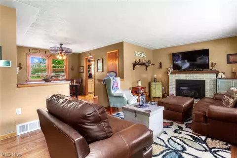 10057 Rosemere St, Elyria, OH 44035 photo 5