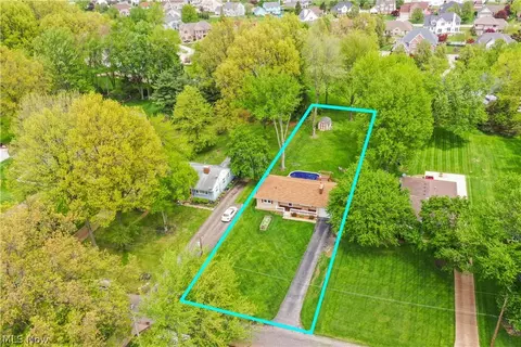 10057 Rosemere St, Elyria, OH 44035 photo 2