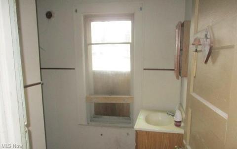 359 Brace Ave, Elyria, OH 44035 photo 3