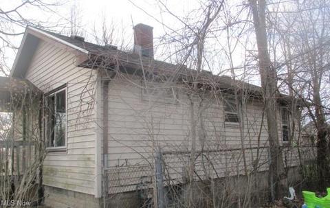 359 Brace Ave, Elyria, OH 44035 photo 4