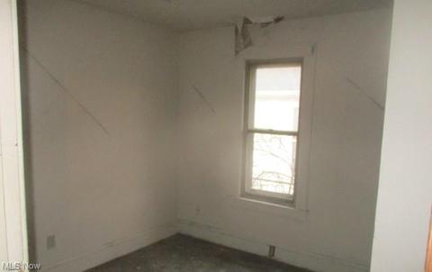 359 Brace Ave, Elyria, OH 44035 photo 2