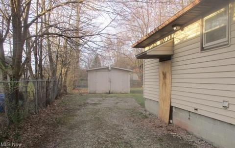 359 Brace Ave, Elyria, OH 44035 photo 6