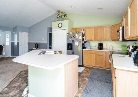 2071 Stonepath St, Lorain, OH 44052 photo 9