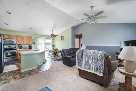 2071 Stonepath St, Lorain, OH 44052 photo 3