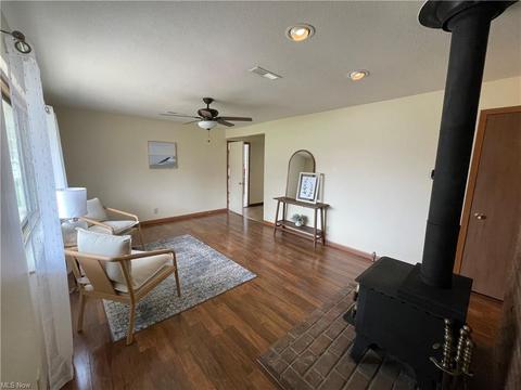 516 Kansas Ave, Elyria, OH 44035 photo 3