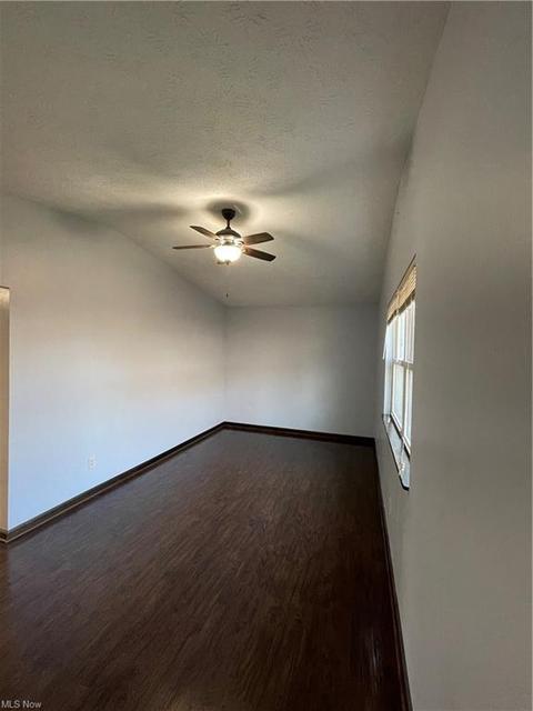 516 Kansas Ave, Elyria, OH 44035 photo 8