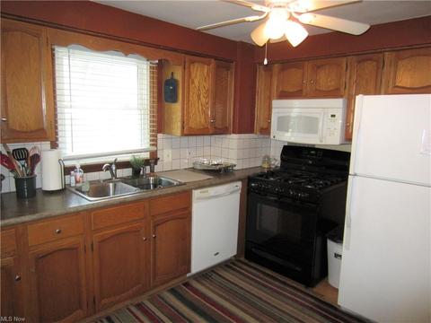 274 Hilliard Rd, Elyria, OH 44035 photo 3