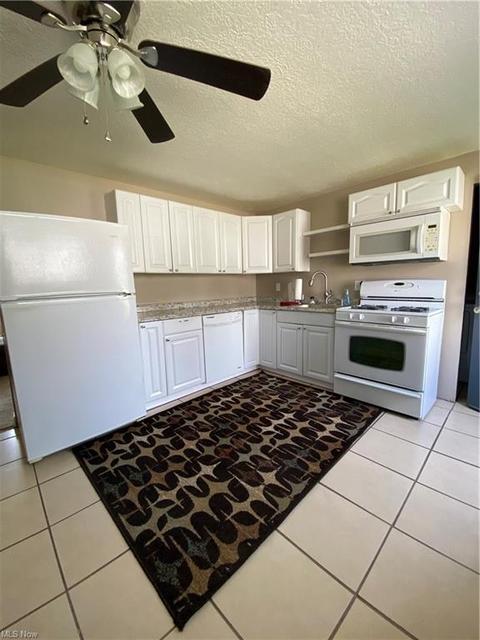 830 Baldwin Ave, Elyria, OH 44035 photo 2