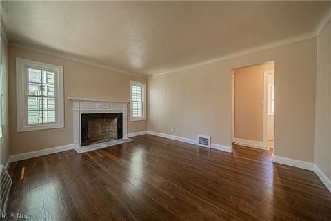 305 E 210 St, Euclid, OH 44123 photo 3