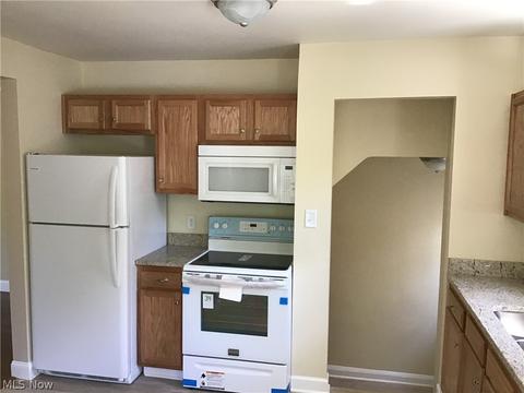 305 E 210 St, Euclid, OH 44123 photo 6