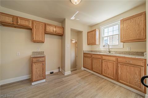 305 E 210 St, Euclid, OH 44123 photo 5