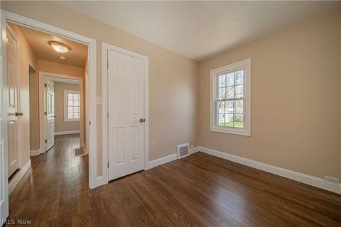 305 E 210 St, Euclid, OH 44123 photo 10