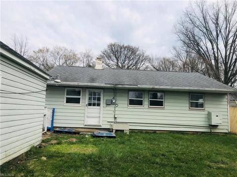 874 Kickapoo Ave, Akron, OH 44305 photo 2