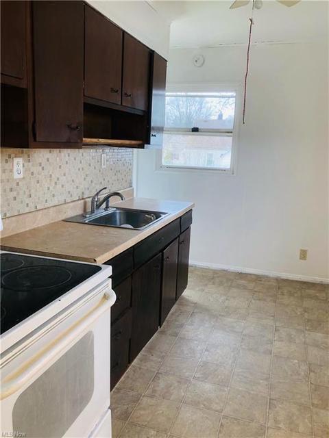 874 Kickapoo Ave, Akron, OH 44305 photo 7