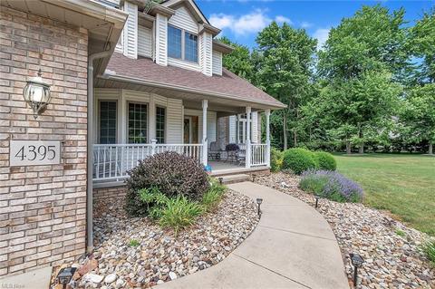 4395 Stonegate Dr, Saybrook, OH 44004 photo 3