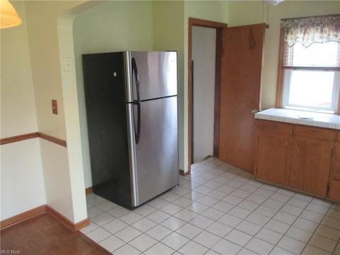 145 Renee Dr, Struthers, OH 44471 photo 3