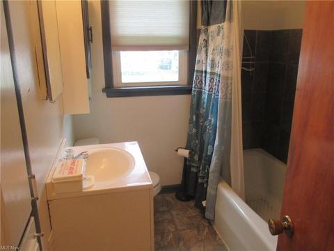 145 Renee Dr, Struthers, OH 44471 photo 5
