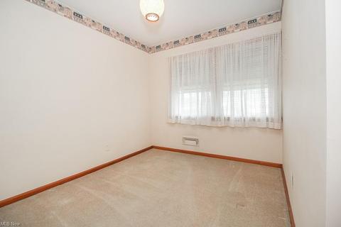 10903 Windham Rd, Parma, OH 44130 photo 9