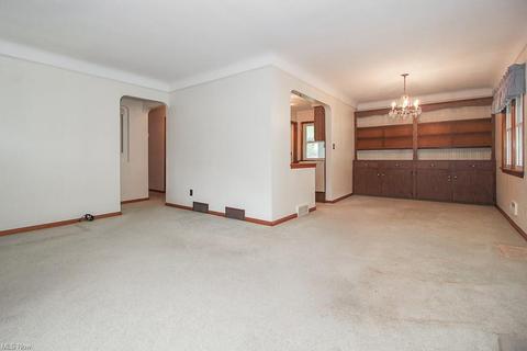 10903 Windham Rd, Parma, OH 44130 photo 3