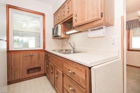 10903 Windham Rd, Parma, OH 44130 photo 5