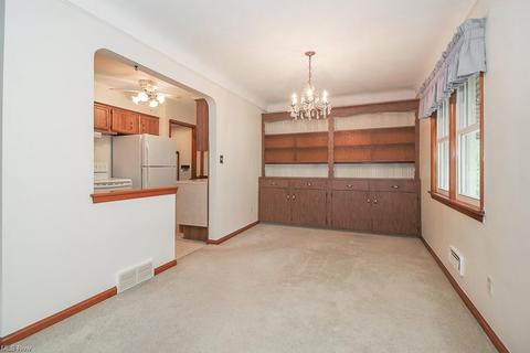 10903 Windham Rd, Parma, OH 44130 photo 4