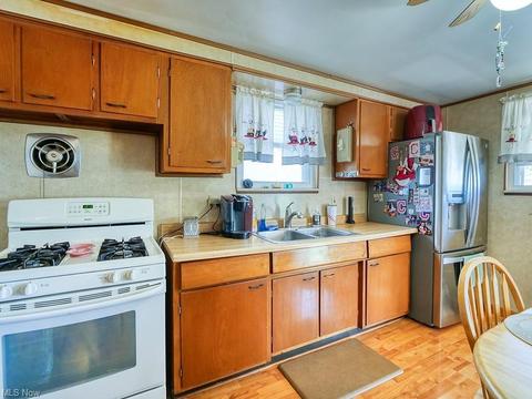 6508 Smith Rd, Brook Park, OH 44142 photo 13
