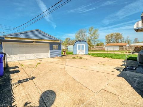 6508 Smith Rd, Brook Park, OH 44142 photo 5