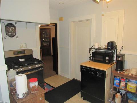 7202 Gilbert Ave, Parma, OH 44129 photo 3