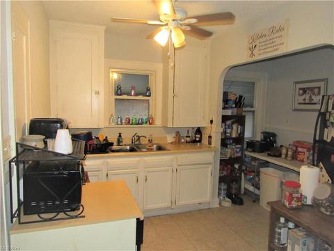 7202 Gilbert Ave, Parma, OH 44129 photo 2