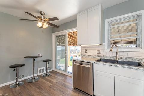 236 E 288th St, Willowick, OH 44095 photo 4