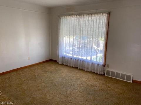 1827 E 294th St, Wickliffe, OH 44092 photo 2